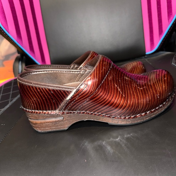 Dansko XP Clogs Womens 37/ 6.5-7 brown Slip On Closed Toe Comfort Work Shoes - Picture 1 of 7